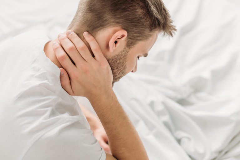 Nackenschmerzen – Hilft kühlen oder wärmen?
