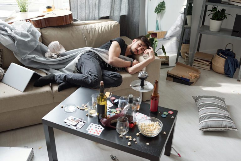 Wie beeinflusst Alkohol den Schlaf?